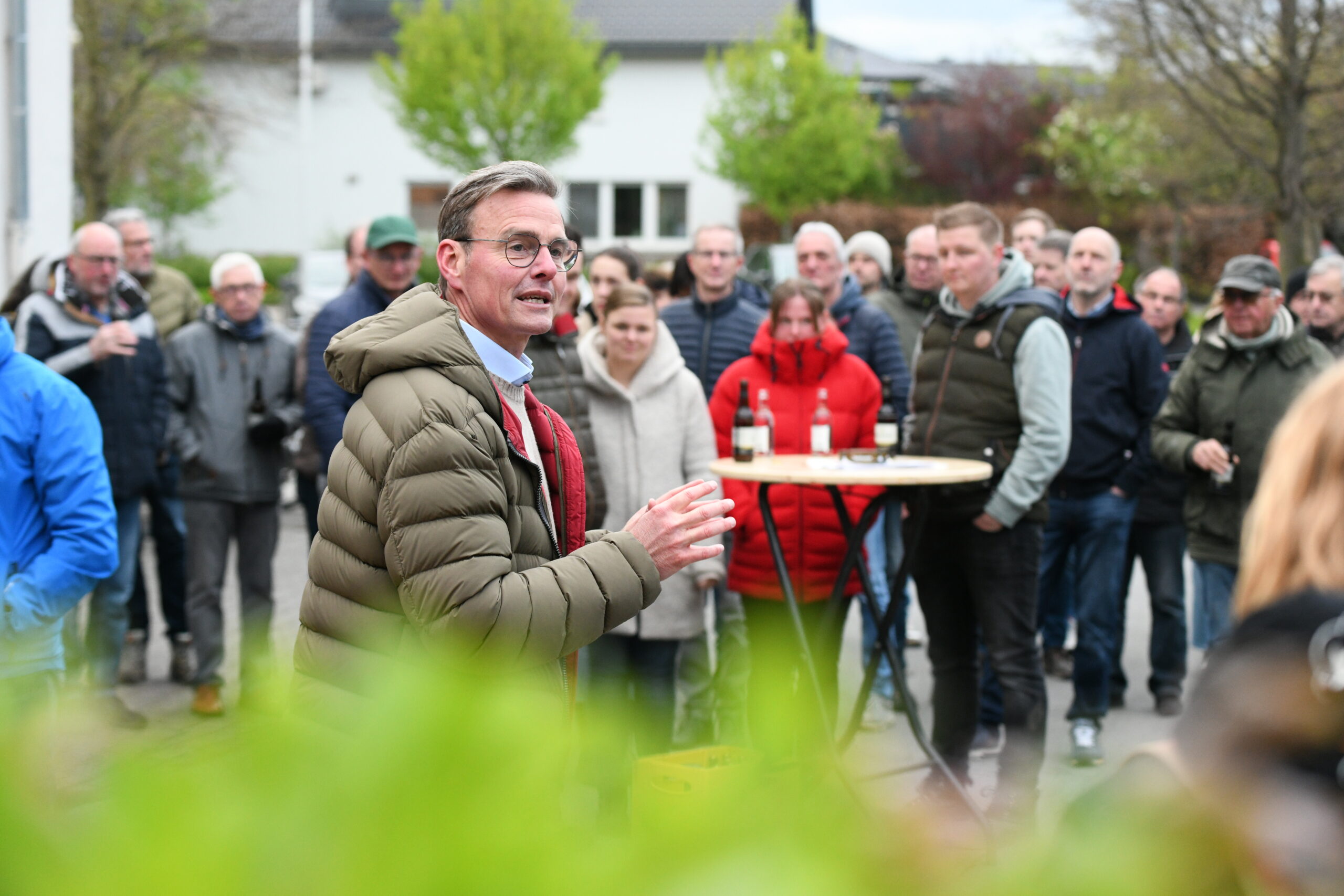 Bürgermeister Andreas Sunder bei seiner 'Tour de Rietberg' in Bokel. (Foto: RSA/Pfaff)